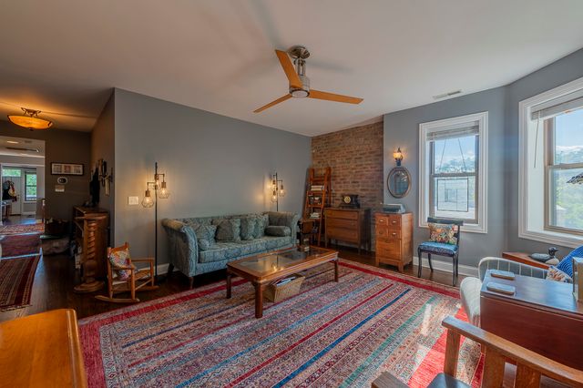 2651 W Greenleaf Avenue 3W, Chicago, IL 60645