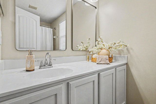 120 Sourwood Street, Pickerington, OH 43147