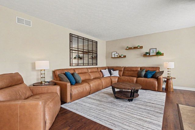 120 Sourwood Street, Pickerington, OH 43147