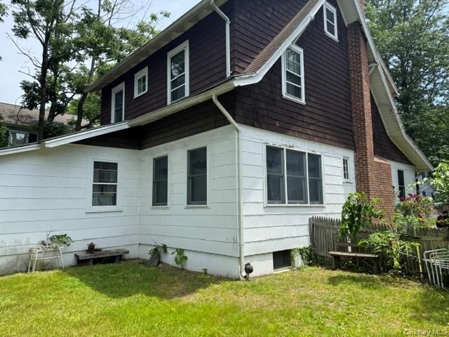35 Fairview Avenue, Port Washington, NY 11050