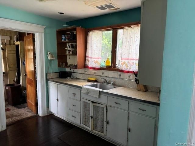35 Fairview Avenue, Port Washington, NY 11050