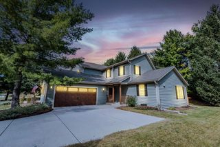 N26W26388 Quail Hollow ROAD #A, Pewaukee, WI 53072