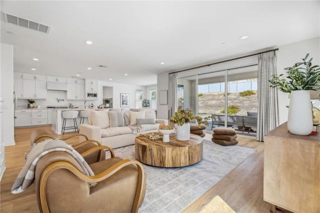 28526 Sparrow, Saugus, CA 91350