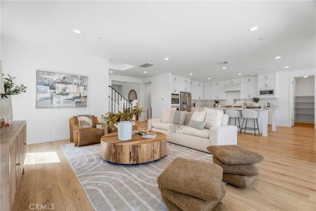 28526 Sparrow, Saugus, CA 91350