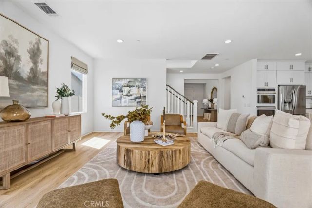 28526 Sparrow, Saugus, CA 91350