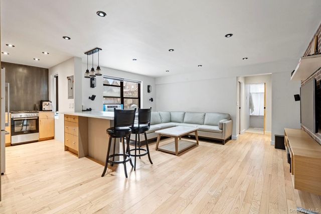 5221 65th Place 2J, Maspeth, NY 11378