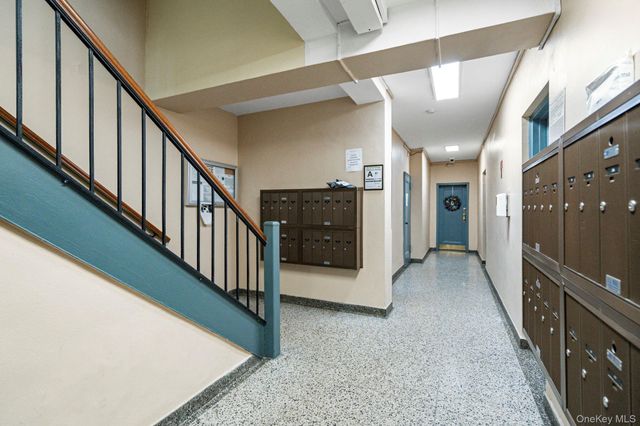 5221 65th Place 2J, Maspeth, NY 11378