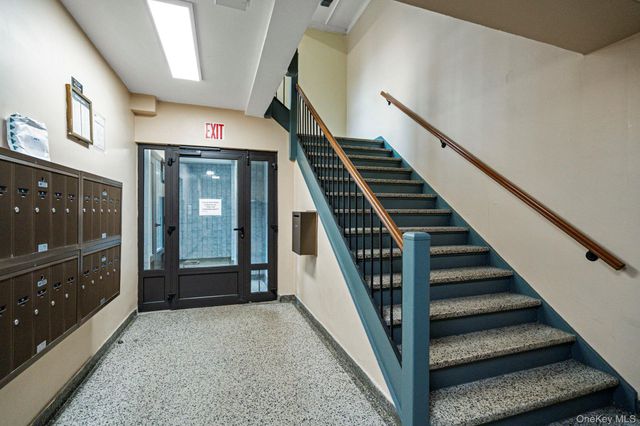 5221 65th Place 2J, Maspeth, NY 11378