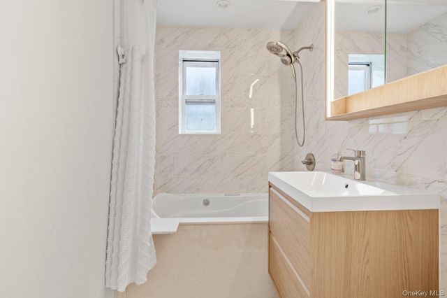 5221 65th Place 2J, Maspeth, NY 11378