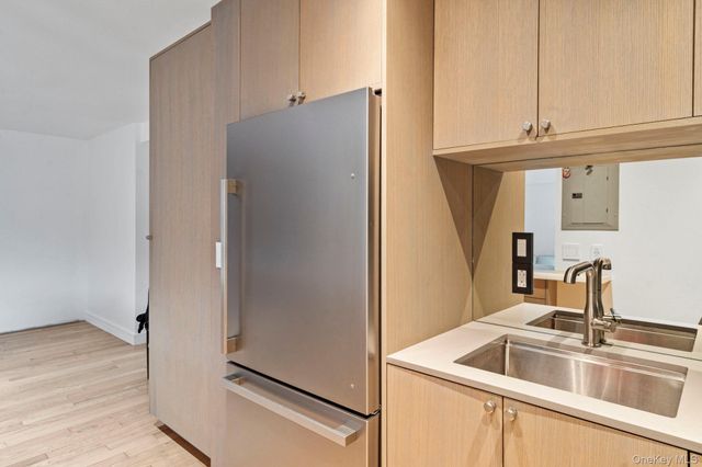 5221 65th Place 2J, Maspeth, NY 11378