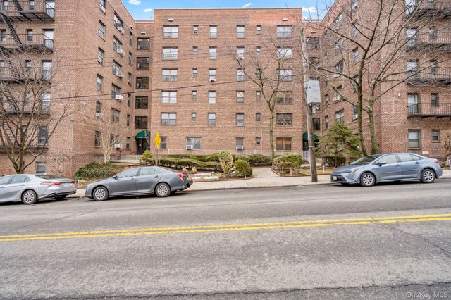 5221 65th Place 2J, Maspeth, NY 11378