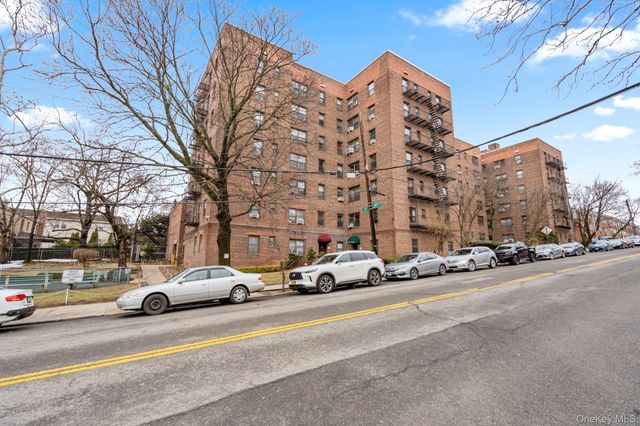 5221 65th Place 2J, Maspeth, NY 11378