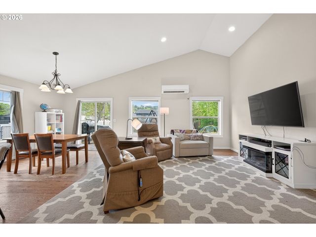 855 Ne YAMHILL St, Sheridan, OR 97378