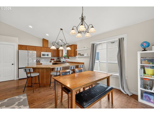 855 Ne YAMHILL St, Sheridan, OR 97378