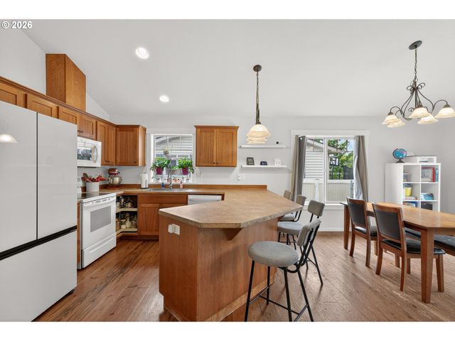 855 Ne YAMHILL St, Sheridan, OR 97378