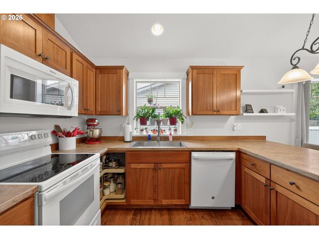 855 Ne YAMHILL St, Sheridan, OR 97378