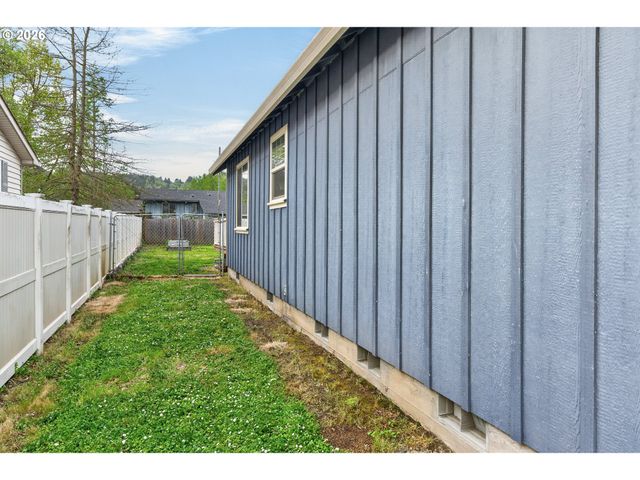 855 Ne YAMHILL St, Sheridan, OR 97378