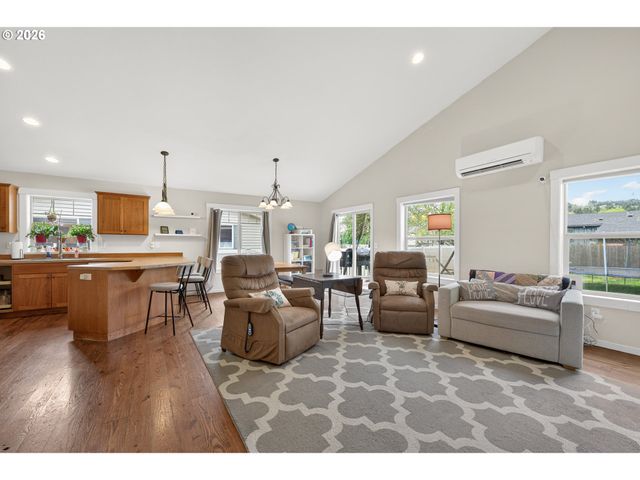 855 Ne YAMHILL St, Sheridan, OR 97378
