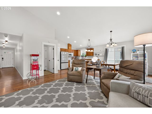 855 Ne YAMHILL St, Sheridan, OR 97378