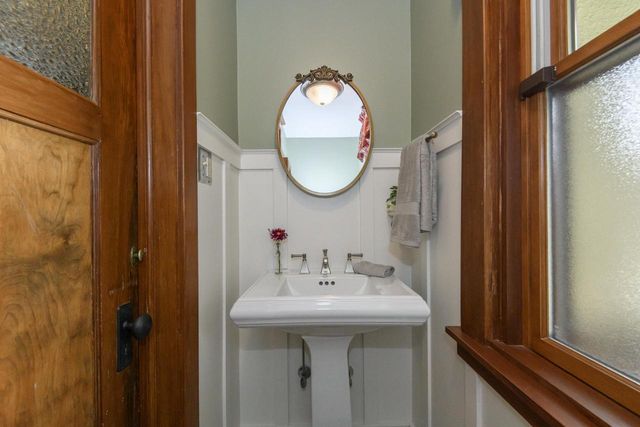 611 N 50th STREET, Milwaukee, WI 53208