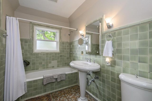 611 N 50th STREET, Milwaukee, WI 53208