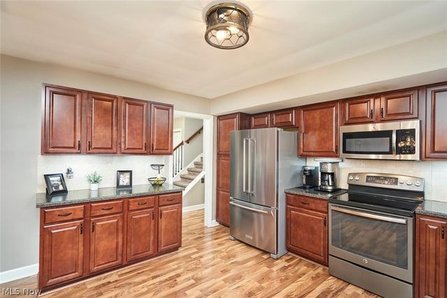 877 Locust Drive, Tallmadge, OH 44278