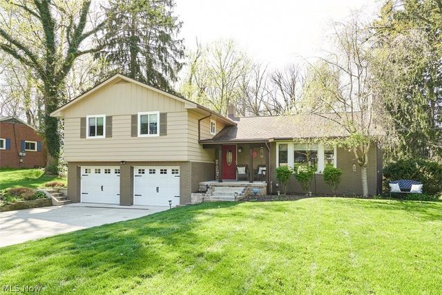 877 Locust Drive, Tallmadge, OH 44278