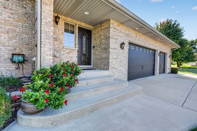25118 W McMillin Drive, Channahon, IL 60410