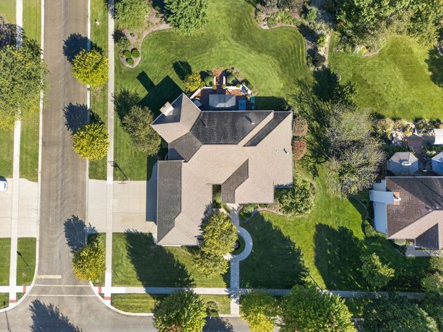 25118 W McMillin Drive, Channahon, IL 60410