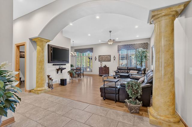 25118 W McMillin Drive, Channahon, IL 60410