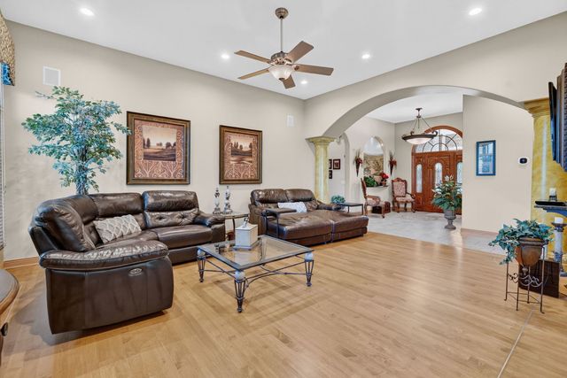 25118 W McMillin Drive, Channahon, IL 60410