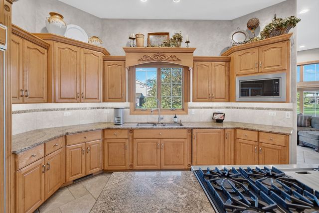 25118 W McMillin Drive, Channahon, IL 60410