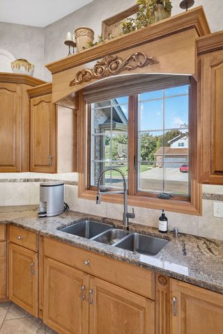 25118 W McMillin Drive, Channahon, IL 60410