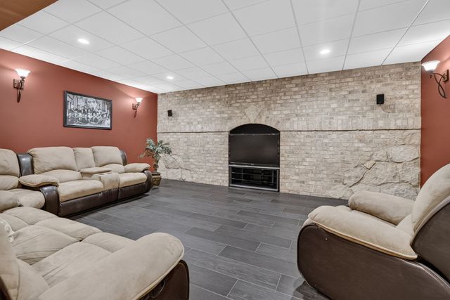 25118 W McMillin Drive, Channahon, IL 60410