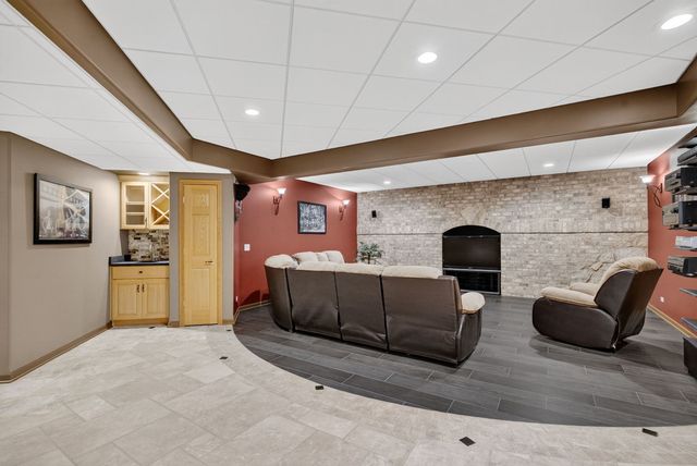 25118 W McMillin Drive, Channahon, IL 60410