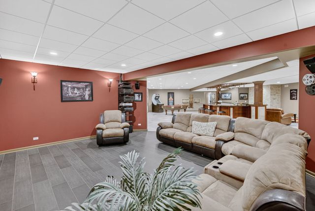 25118 W McMillin Drive, Channahon, IL 60410