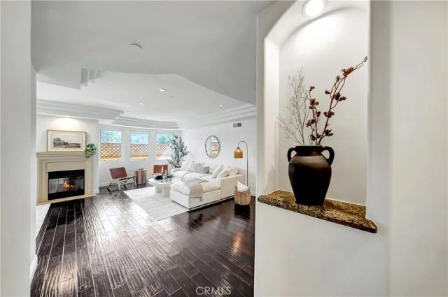 12044 Hoffman Street 303, Studio City, CA 91604