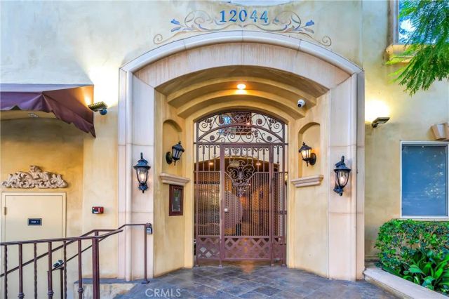 12044 Hoffman Street 303, Studio City, CA 91604