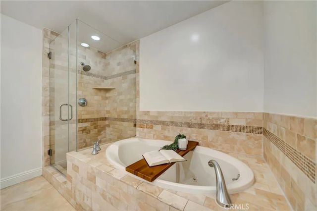 12044 Hoffman Street 303, Studio City, CA 91604