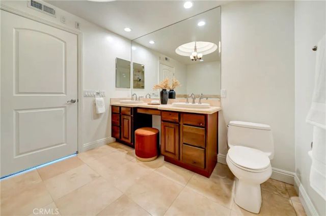 12044 Hoffman Street 303, Studio City, CA 91604