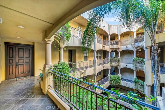 12044 Hoffman Street 303, Studio City, CA 91604