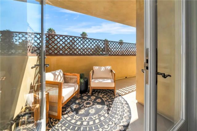 12044 Hoffman Street 303, Studio City, CA 91604