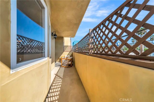 12044 Hoffman Street 303, Studio City, CA 91604