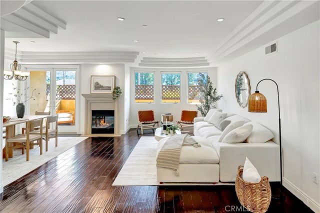 12044 Hoffman Street 303, Studio City, CA 91604