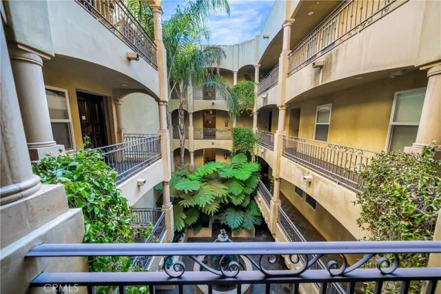 12044 Hoffman Street 303, Studio City, CA 91604