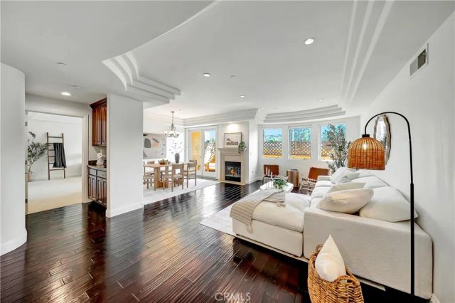 12044 Hoffman Street 303, Studio City, CA 91604