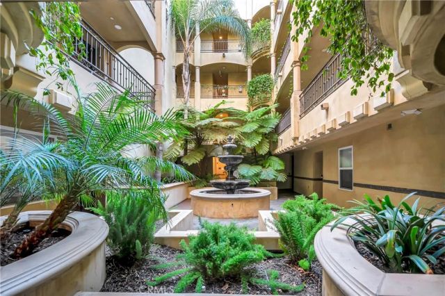12044 Hoffman Street 303, Studio City, CA 91604