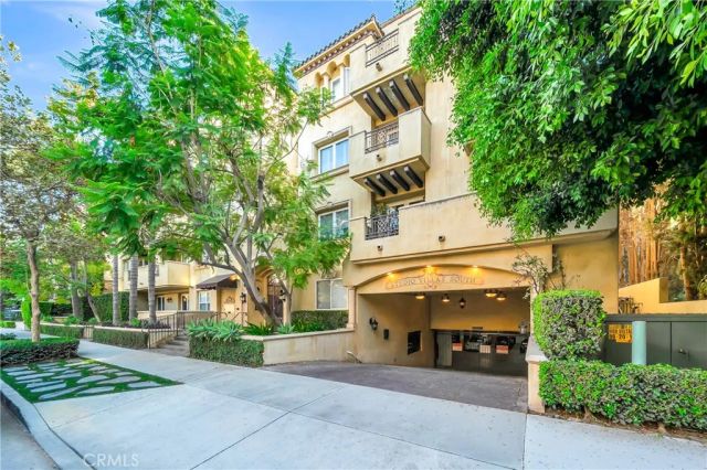 12044 Hoffman Street 303, Studio City, CA 91604
