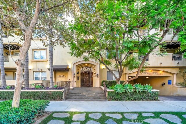 12044 Hoffman Street 303, Studio City, CA 91604
