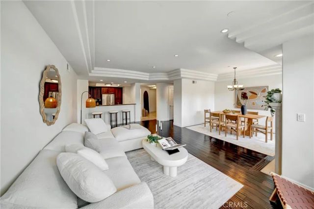 12044 Hoffman Street 303, Studio City, CA 91604